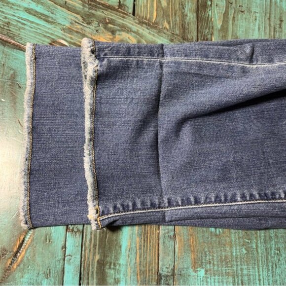 Torrid Crop Boyfriend Straight Vintage Stretch Mid-Rise Jean Size 16 - Picture 6 of 9